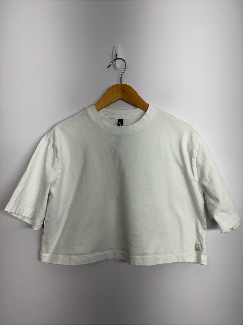17: Vuori Cropped Oversized T-Shirt White Size XS 21.25” PTP